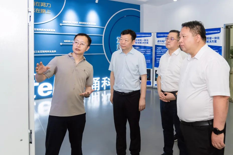 區委副書記、區政府黨組書記夏愛東一行蒞臨云涌科技專題調研指導工作